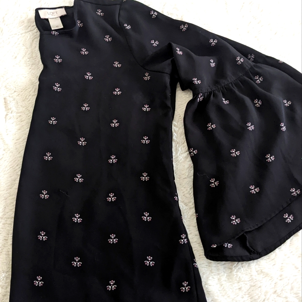 Loft black bell sleeve top with pink n white small print Xs
